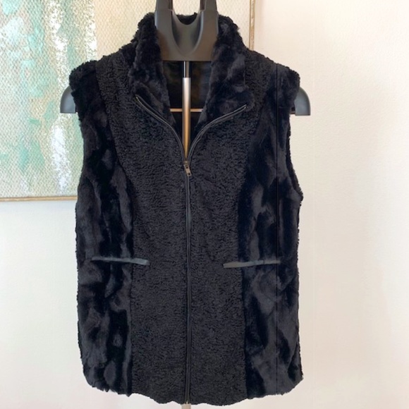 Faux fur black vest. L. - Picture 2 of 13